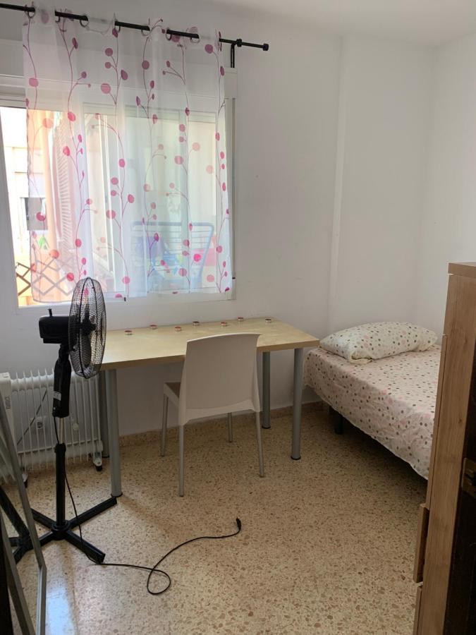 Habitacion Con Cama Individual, Piso Compartido En Avenida Blasco Ibanez 瓦伦西亚 外观 照片
