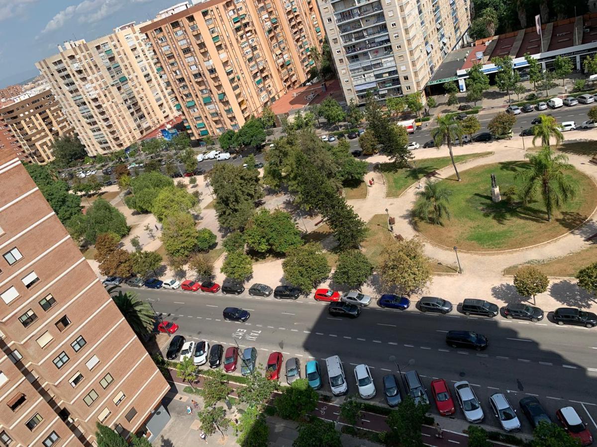 Habitacion Con Cama Individual, Piso Compartido En Avenida Blasco Ibanez 瓦伦西亚 外观 照片