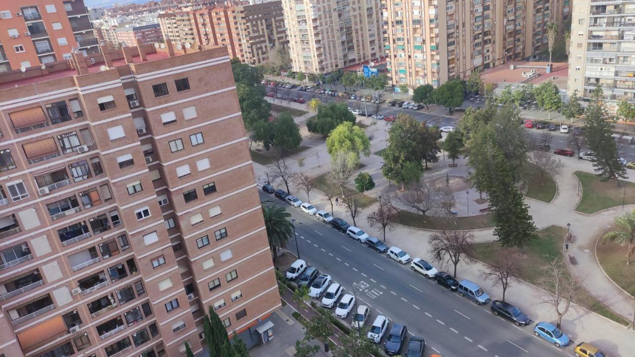 Habitacion Con Cama Individual, Piso Compartido En Avenida Blasco Ibanez 瓦伦西亚 外观 照片