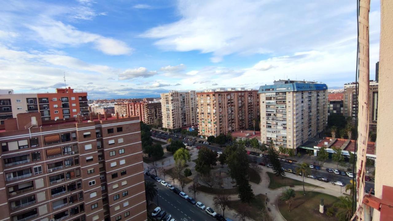 Habitacion Con Cama Individual, Piso Compartido En Avenida Blasco Ibanez 瓦伦西亚 外观 照片
