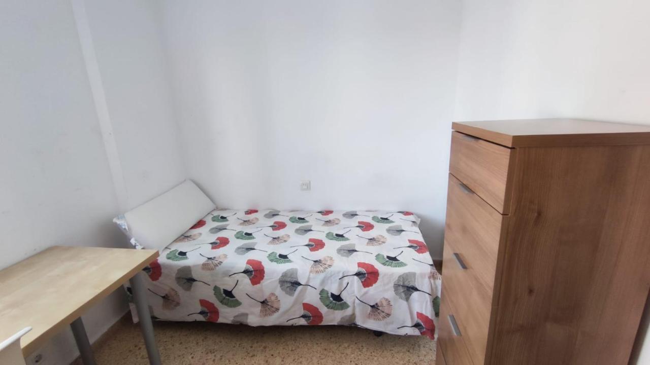 Habitacion Con Cama Individual, Piso Compartido En Avenida Blasco Ibanez 瓦伦西亚 外观 照片